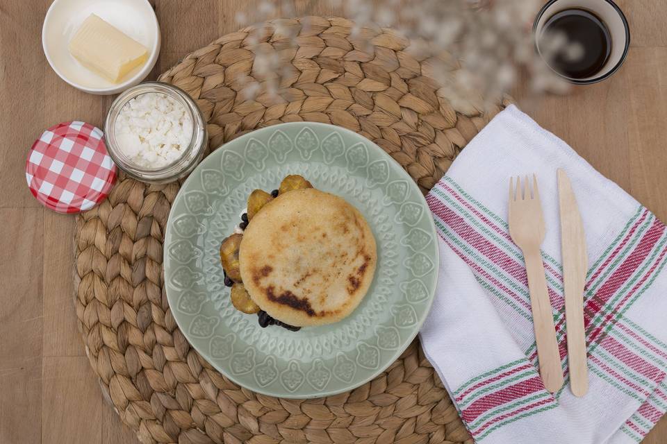 Arepa pabellón criollo