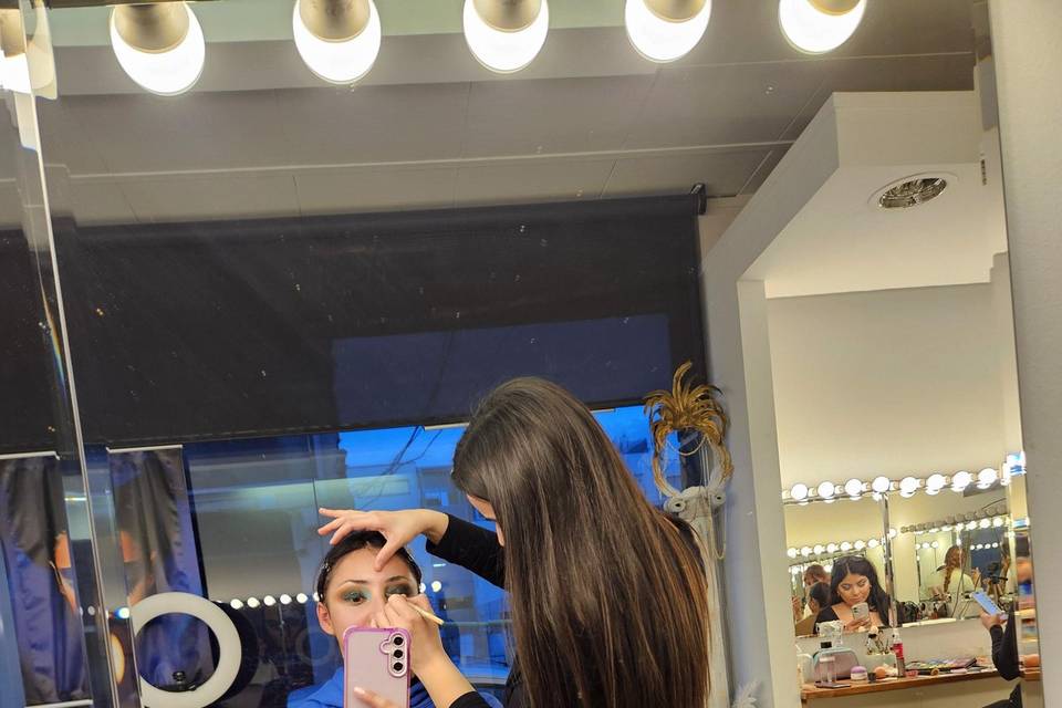 Maquillando