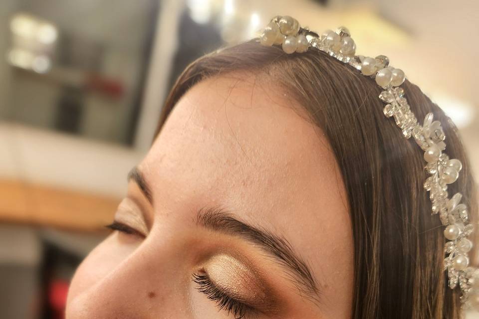 Novia semi cut crease