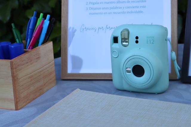 Cámara instax mini 12