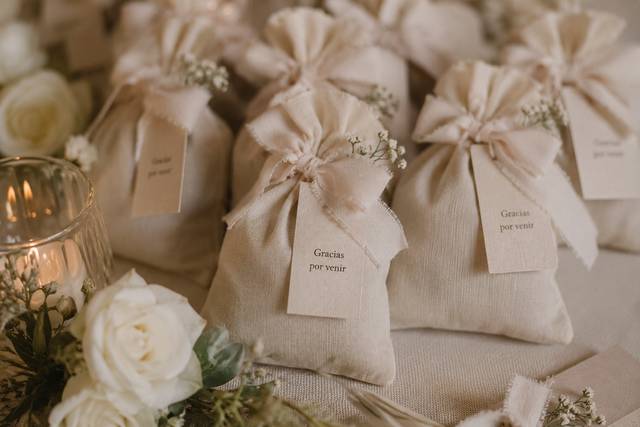 Detalles invitados