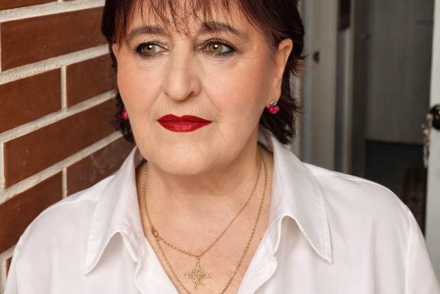 Look clásico con labio rojo