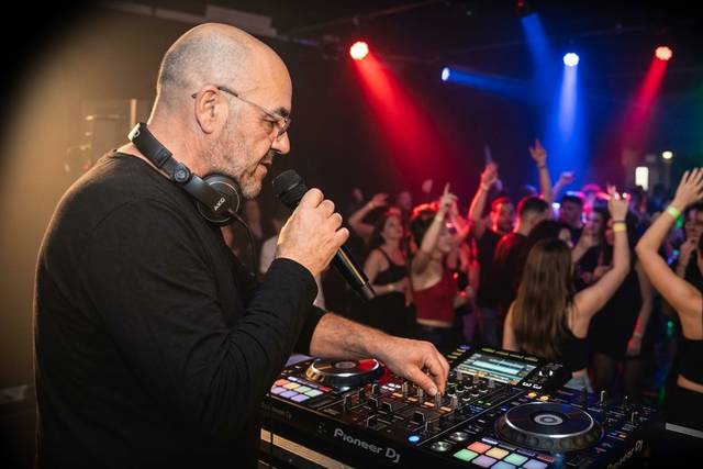 DJ Toni Vape in session