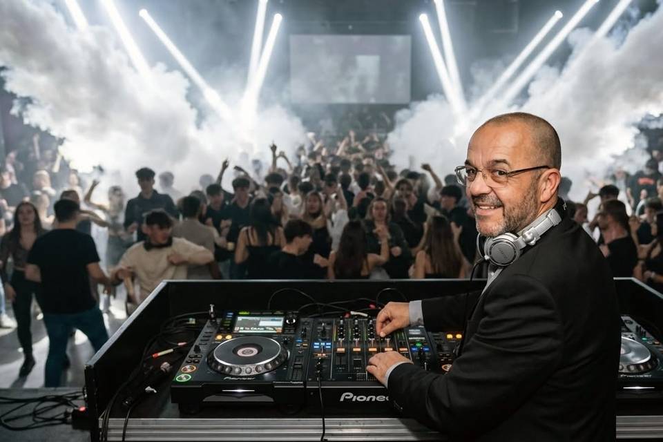 Lo Que Pasó, Pasó in Session