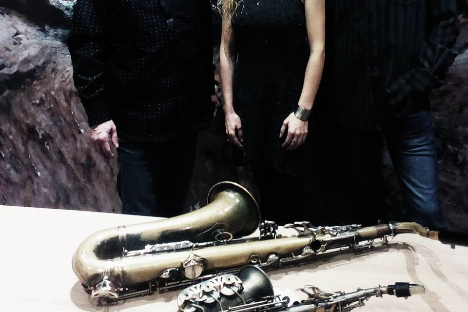 Trío de saxo con piano y voz