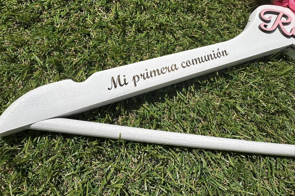 Percha grabada