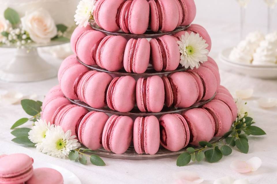 Torre de macarons de frambuesa