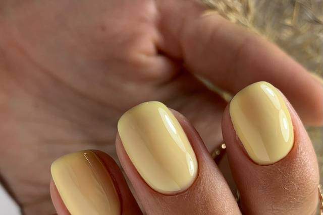 Manicura rusa con refuerzo