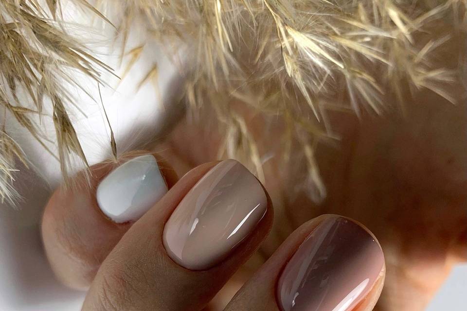 Manicura rusa con refuerzo