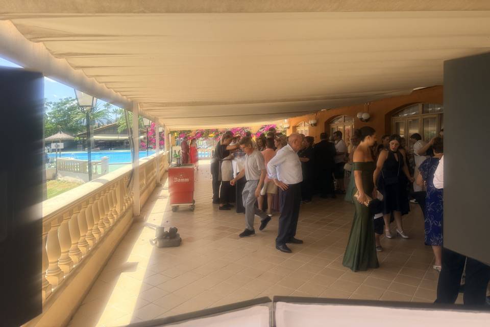 Empezando a llegar los invitad