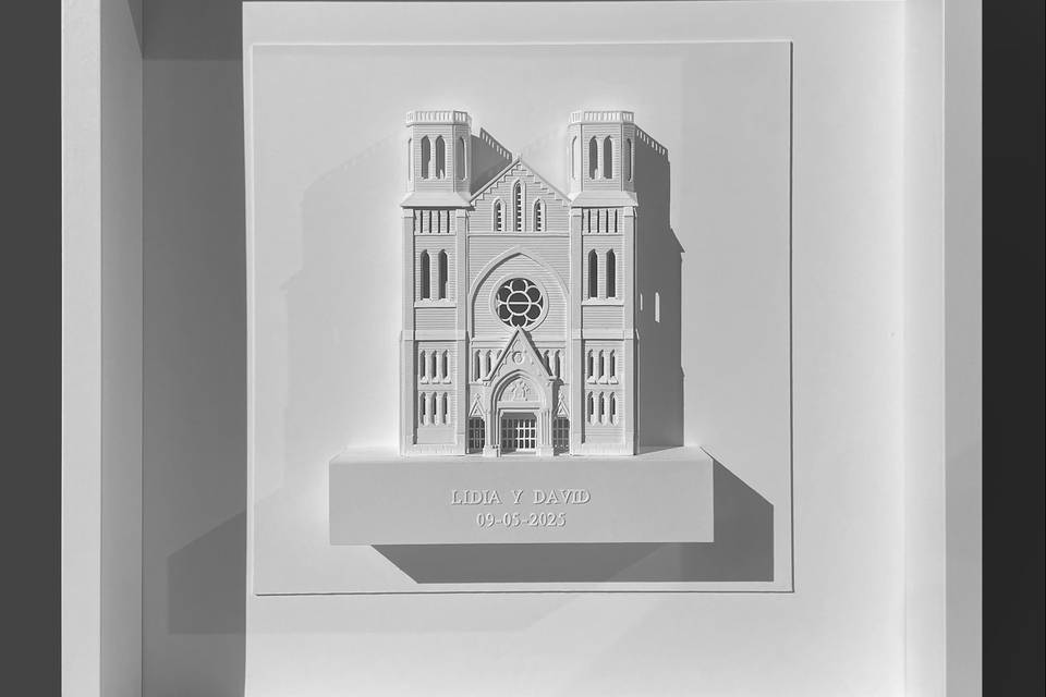 Fachada de iglesia enmarcada