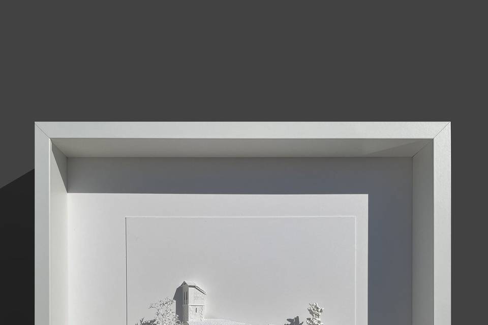 Fachada de iglesia enmarcada