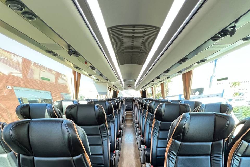 Interior autobus grande