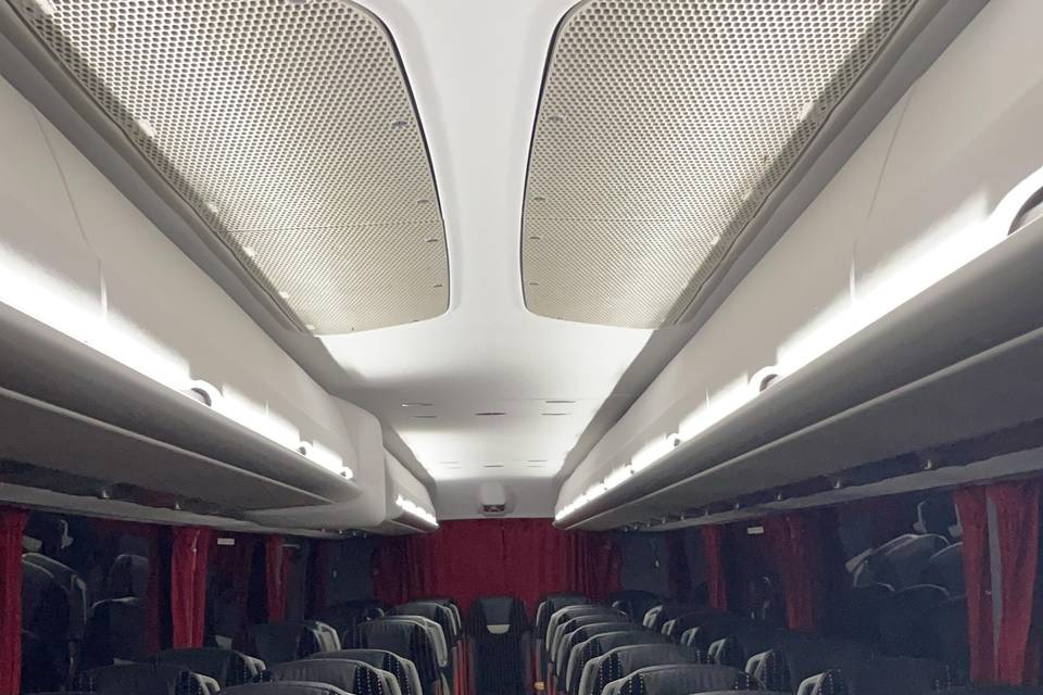 Interior autobus grande