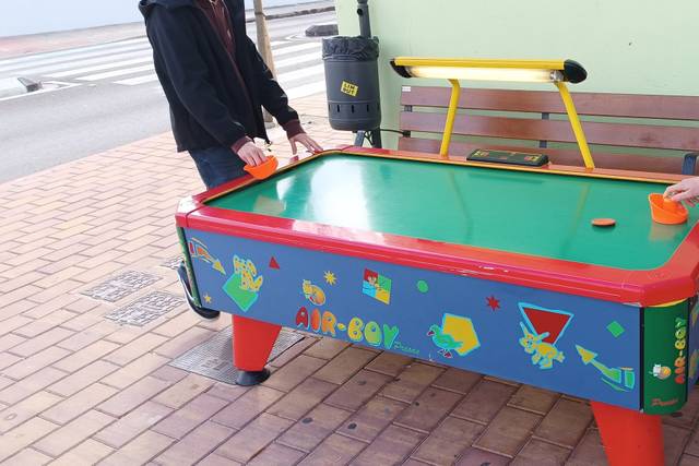 Air hockey
