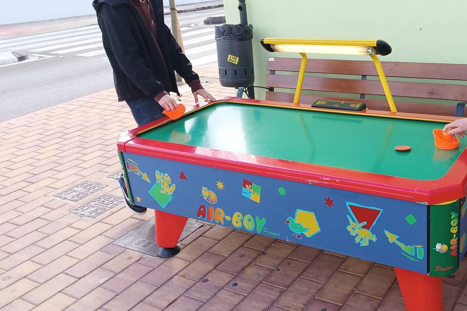 Air hockey