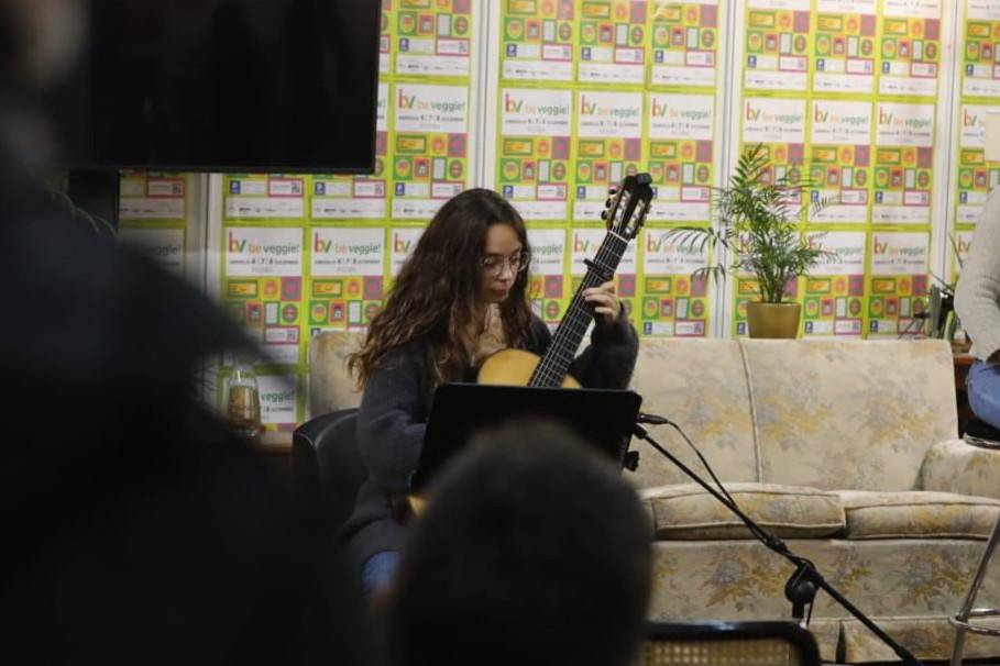 Guitarrista Lucía Mauleón