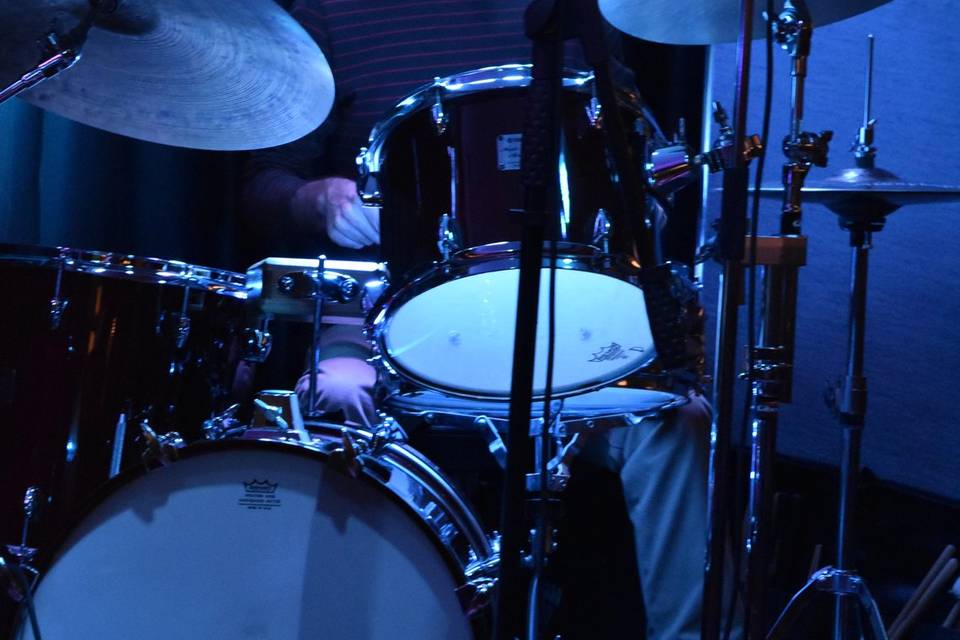 Emilio Salvatierra, baterista