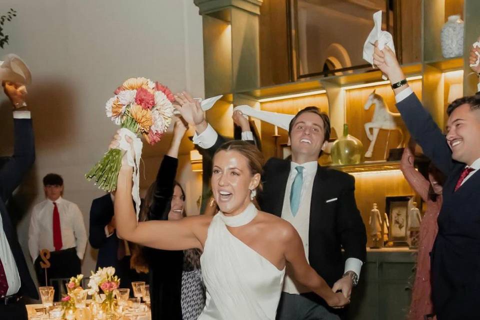 Entrada novios banquete