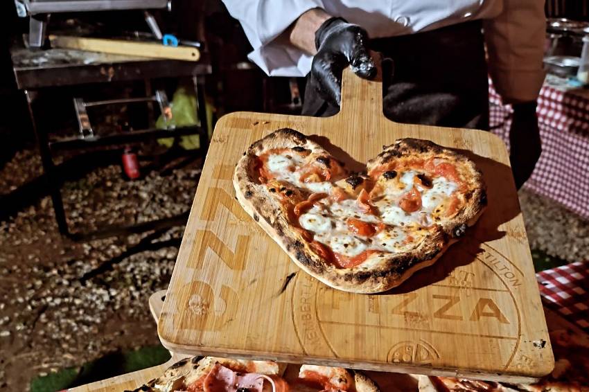 La pizza para todos los novios