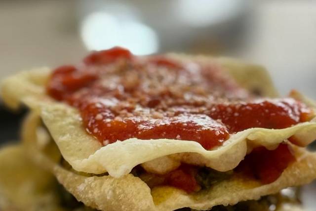 Lasaña de wantan frito