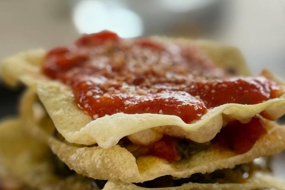 Lasaña de wantan frito