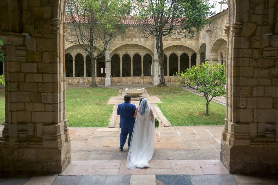 Paseando por el claustro