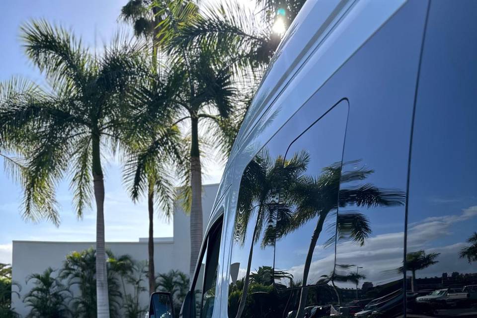 Exterior minibus 15 Pasajeros