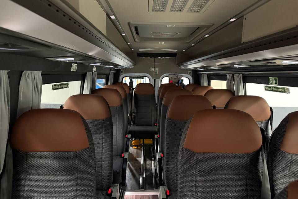 Interior Minibus 15 Pax + PMR