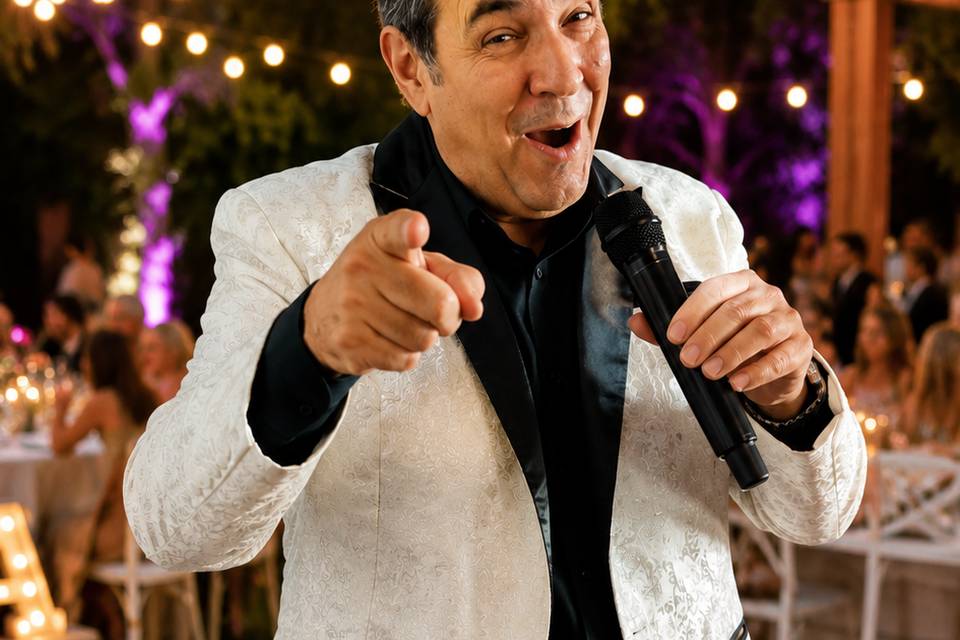Maestro de ceremonia diferente