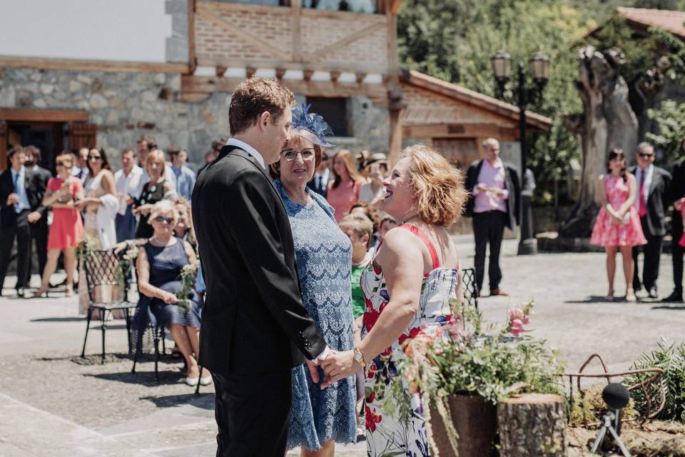 Oficiando ceremonia de Oihane e Iñigo