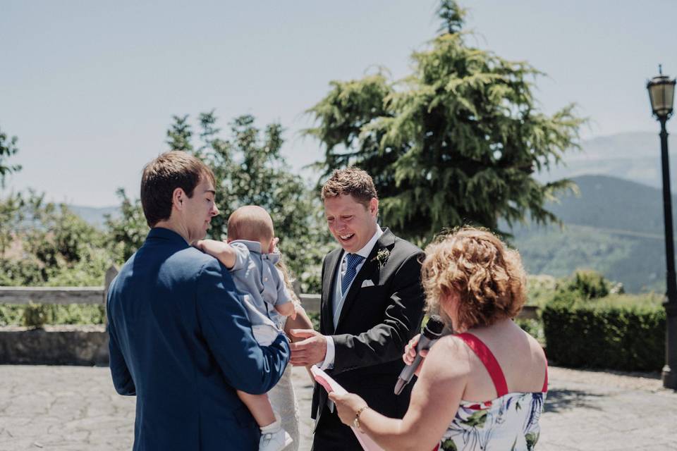 Oficiando ceremonia de Oihane e Iñigo