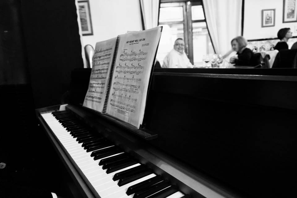 Cena maridaje con música