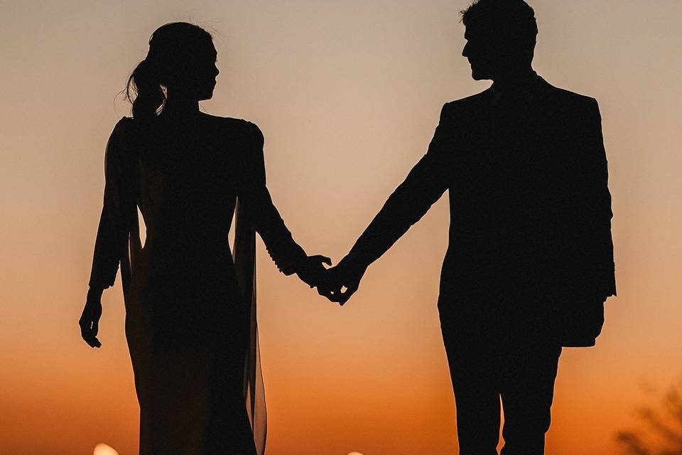 Paseo de boda al atardecer