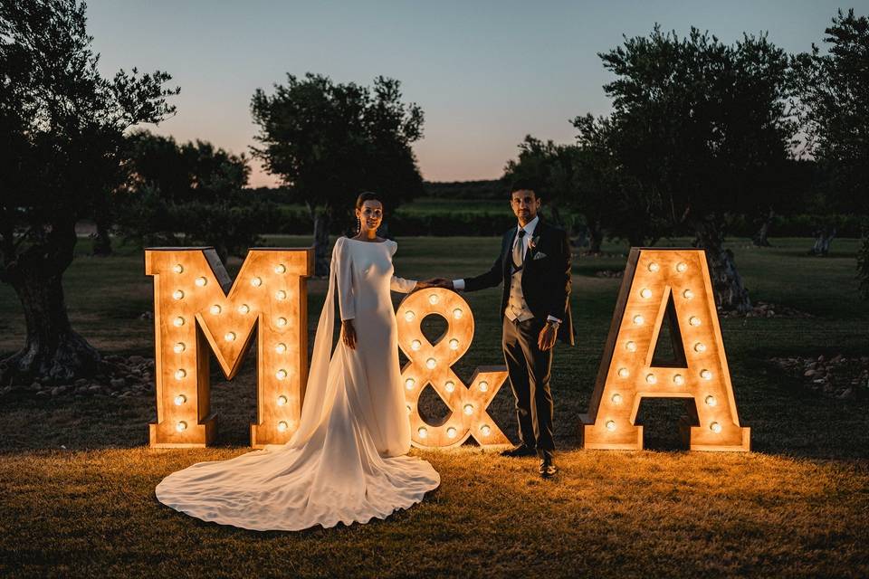 Letras iluminadas de boda