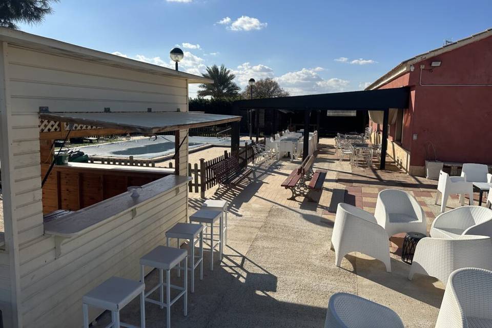 Kiosko y mesas chill out
