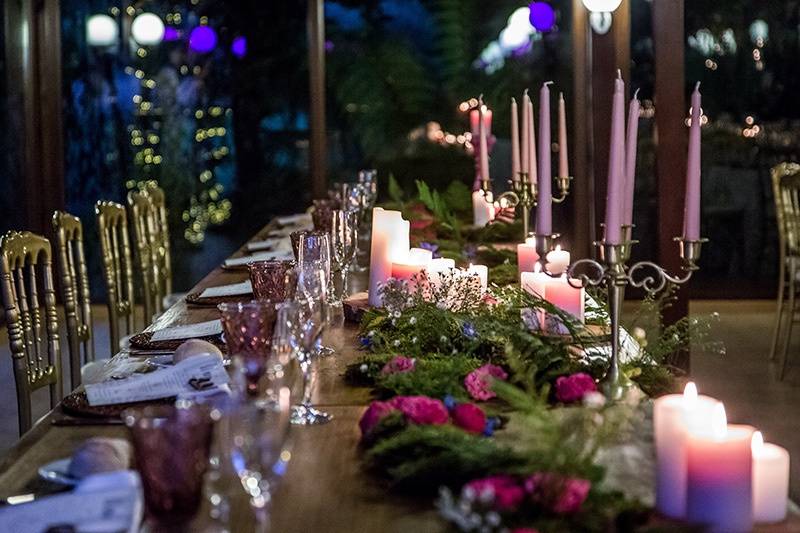 Mesa de novios con rosas