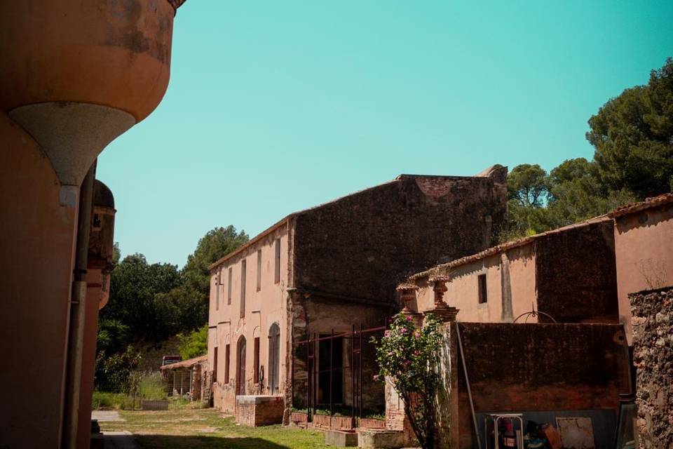 Cuadra trasera edificio