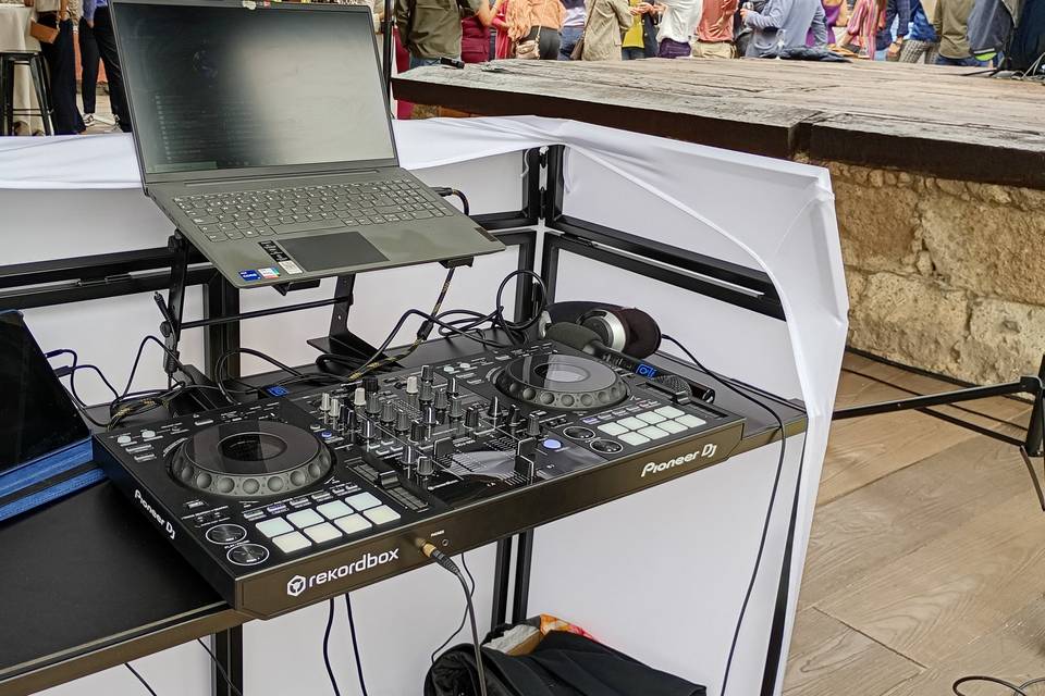 Cabina Dj iluminada