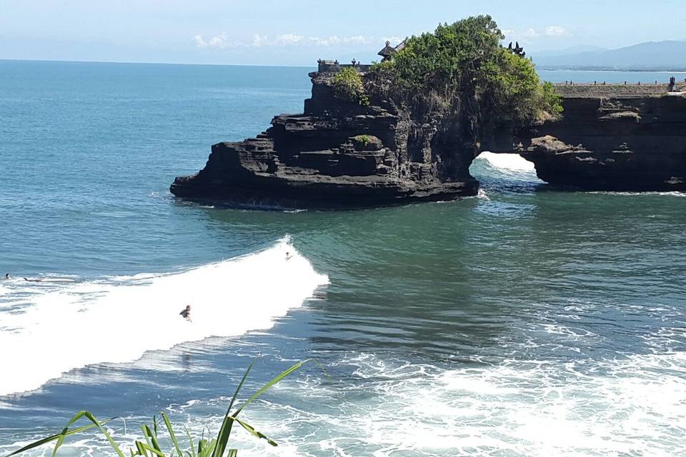 El famoso templo Tanah Lot