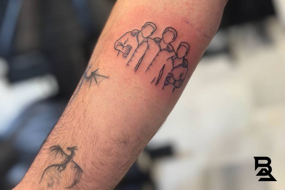 Tattoo silueta familia