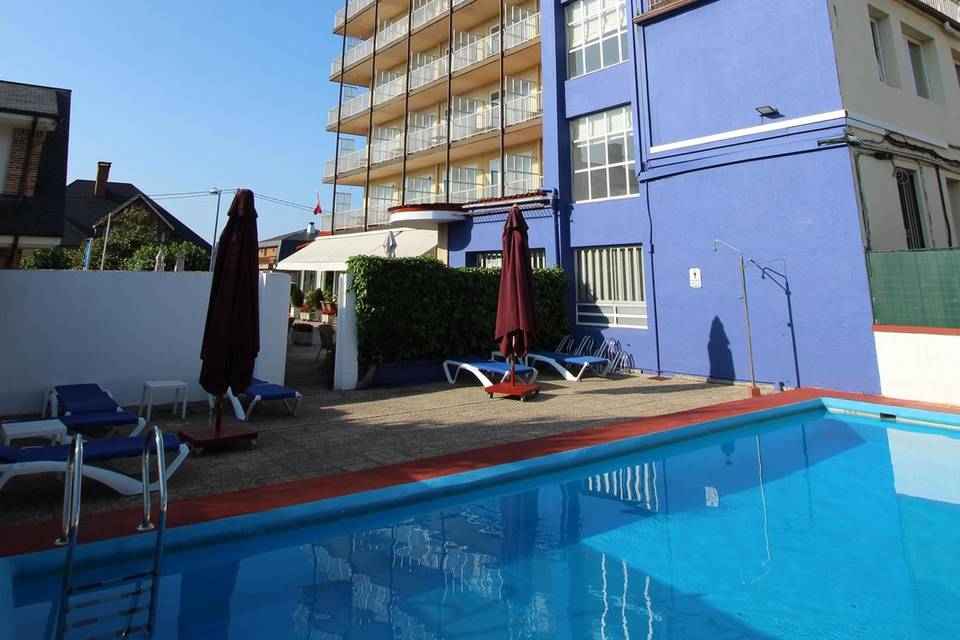 Hotel cosmopol piscina