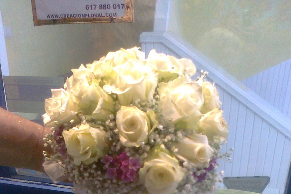 Bouquet novia rosas blancas
