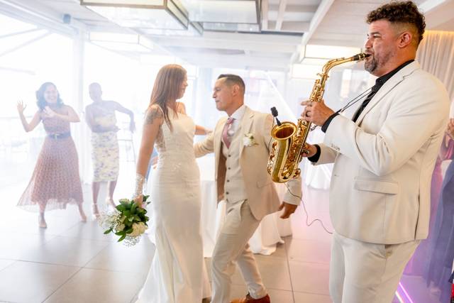 Entrada Épica con los novios