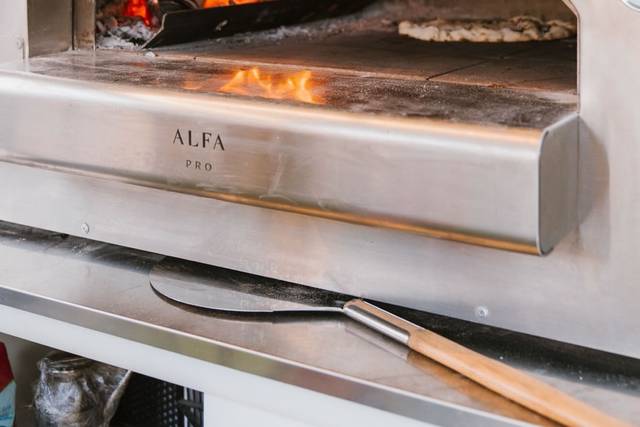 Pizza al horno de leña
