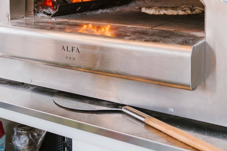 Pizza al horno de leña