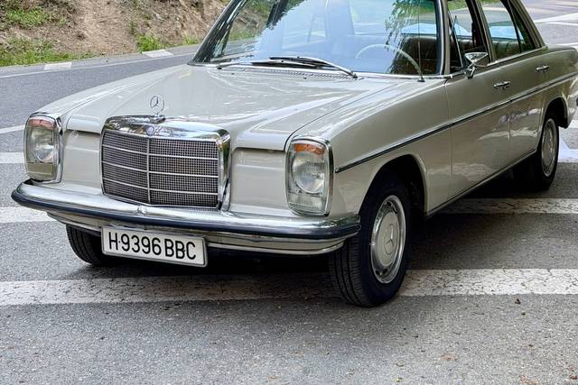 Mercedes-Benz 220