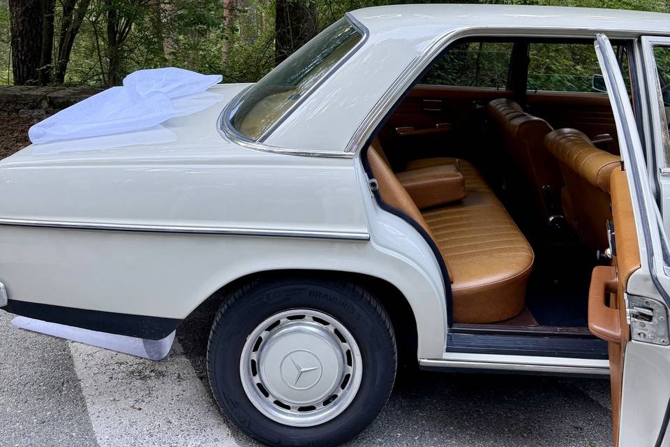 Mercedes-Benz 220