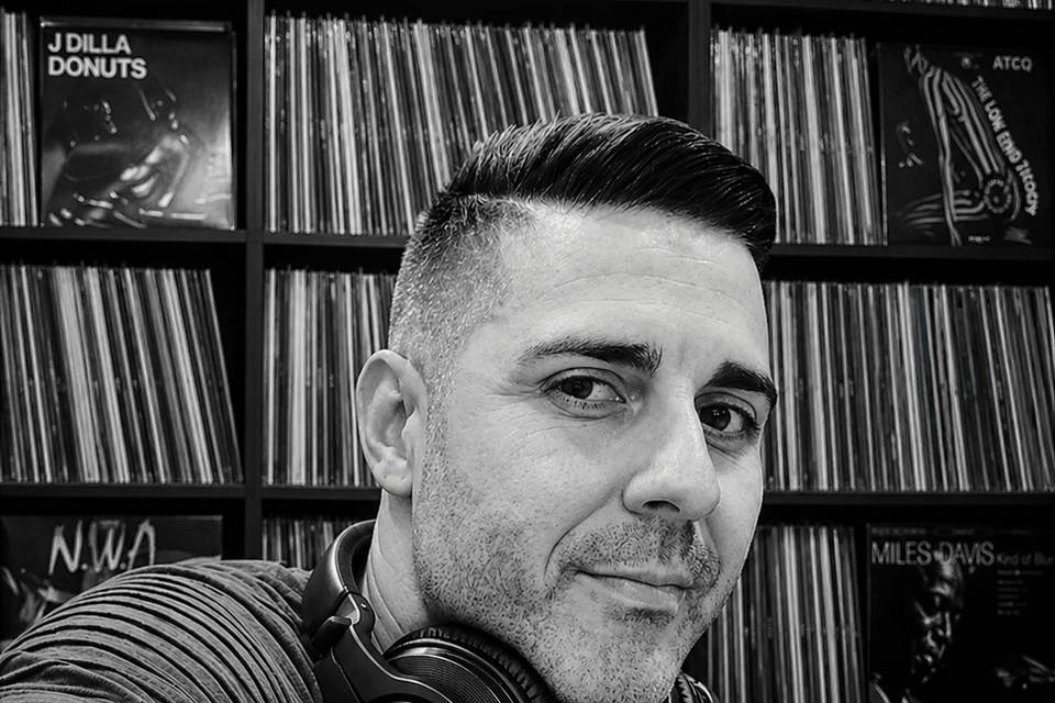 DJ SAM KNOX
