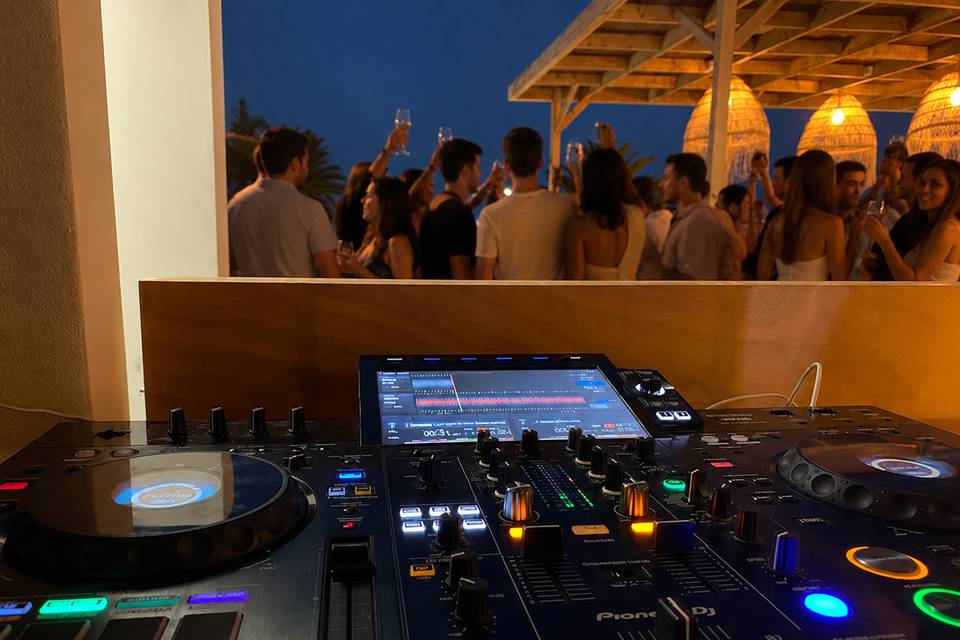 DJ Sam Knox